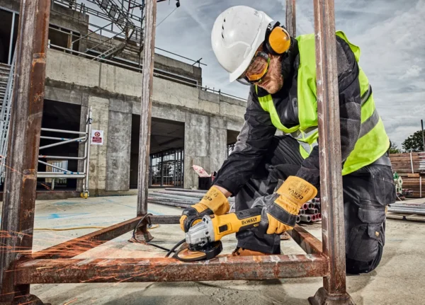 DeWALT DWE4357 szlifierka kątowa bezszczotkowa 125 mm 1700 W z regulacją DeWALT DWE4357 szlifierka kątowa bezszczotkowa 125 mm 1700 W z regulacją