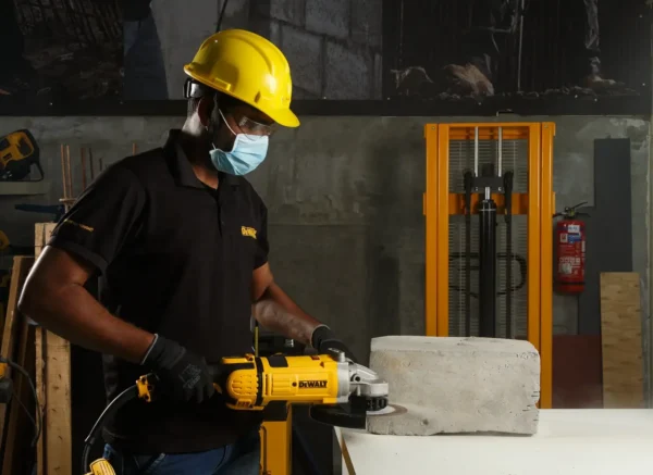 DEWALT DWE4579 szlifierka kątowa 230 mm/2600 W
