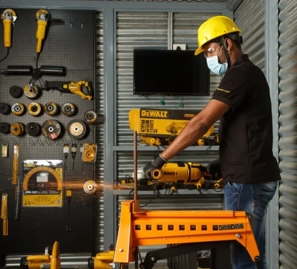 DEWALT DWE4579 szlifierka kątowa 230 mm/2600 W