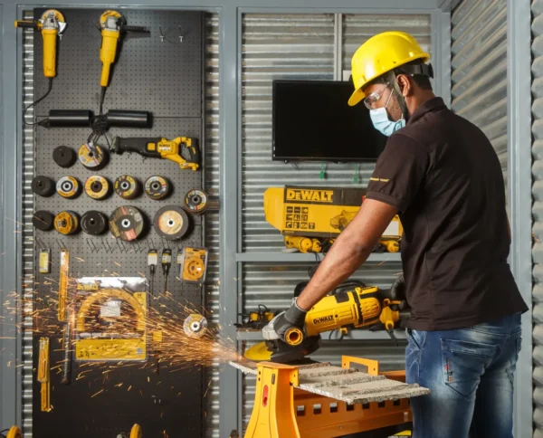 DEWALT DWE4579 szlifierka kątowa 230 mm/2600 W