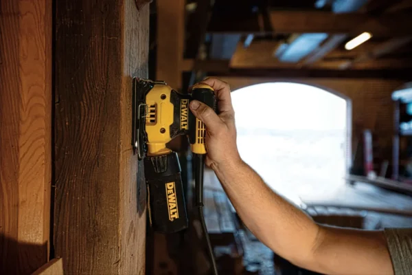 DEWALT DWE6411-QS szlifierka oscylacyjna 1/4 arkusza 230 W DEWALT DWE6411-QS szlifierka oscylacyjna 1/4 arkusza 230 W