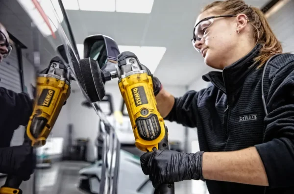 DeWALT DWP849X polerka 1250 W 180 mm z regulacją obrotów DeWALT DWP849X polerka 1250 W 180 mm z regulacją obrotów