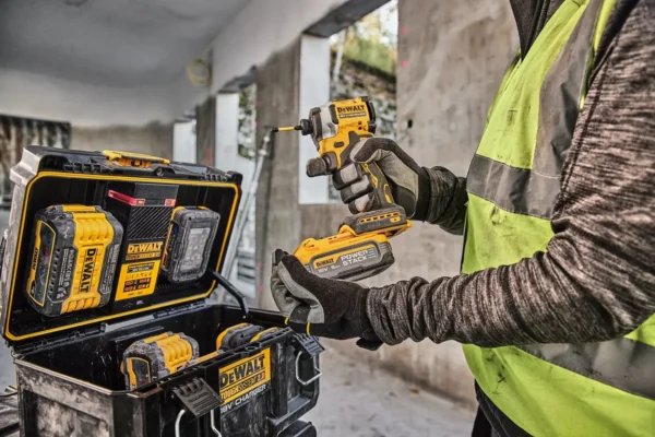 DEWALT DWST83471 akumulator ładowarka 18/54 V 2-PORTY 4A TOUGHSYSTEM 2,0
