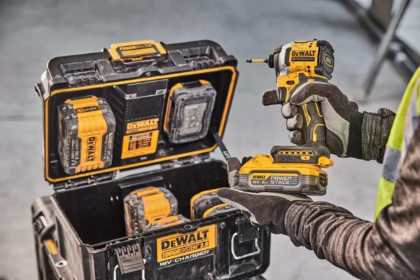 DEWALT DWST83471 akumulator ładowarka 18/54 V 2-PORTY 4A TOUGHSYSTEM 2,0