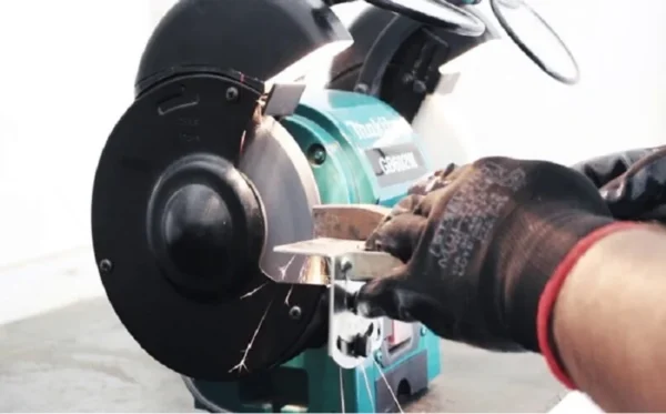 Makita GB602W szlifierka stołowa 150 mm 250 W z oświetleniem Makita GB602W szlifierka stołowa 150 mm 250 W z oświetleniem