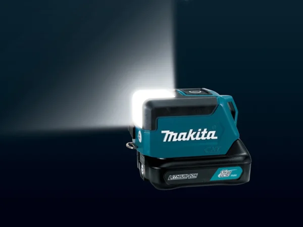 Makita ML107 lampa akumulatorowa latarka 12 V 200lm