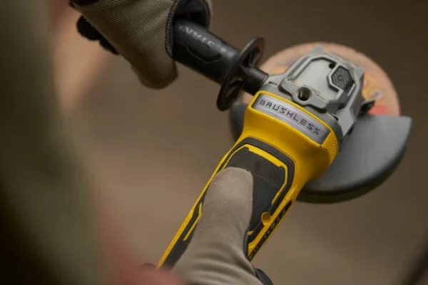 Stanley SFMCG700B-XJ szlifierka kątowa akumulatorowa 125 mm V20 18 V