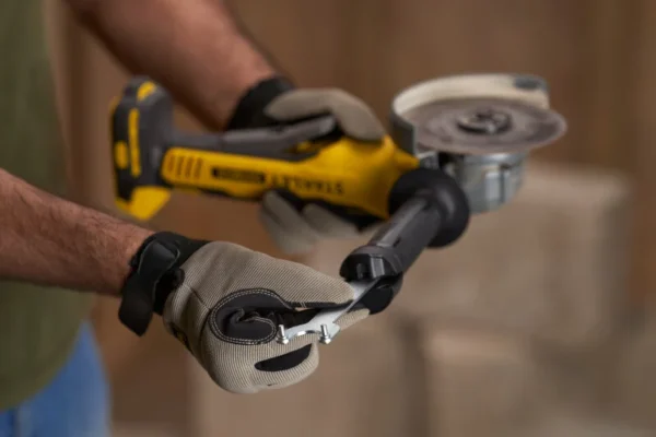 Stanley SFMCG700B-XJ szlifierka kątowa akumulatorowa 125 mm V20 18 V